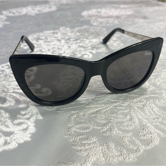 Quay Steal A Kiss Sunglasses - Picture 7 of 9